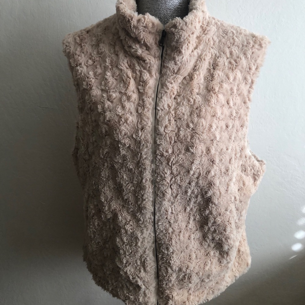 Sisters outerwear faux for vest zipper up in front pockets in front vest